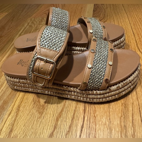 Corkys Tan and Brown Woven Sandals - Picture 4 of 5